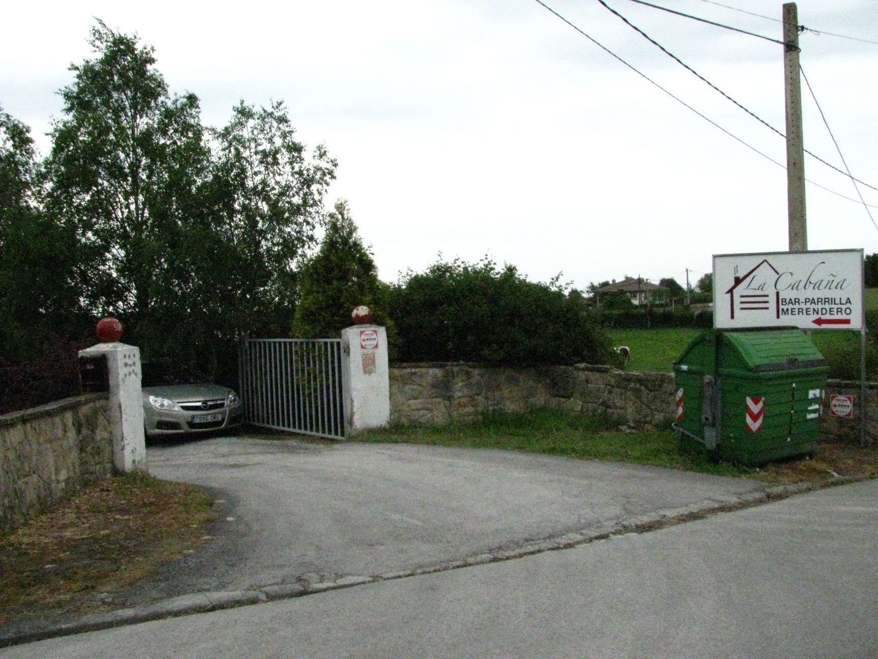 Tomando algo en la Cabaña, planes con niños en Asturias. | Asturianinos 2.0